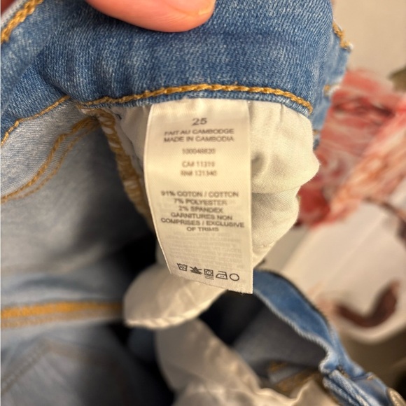 Size 25 Women's Light Blue Distressed Jeans​​ - Picture 5 of 5